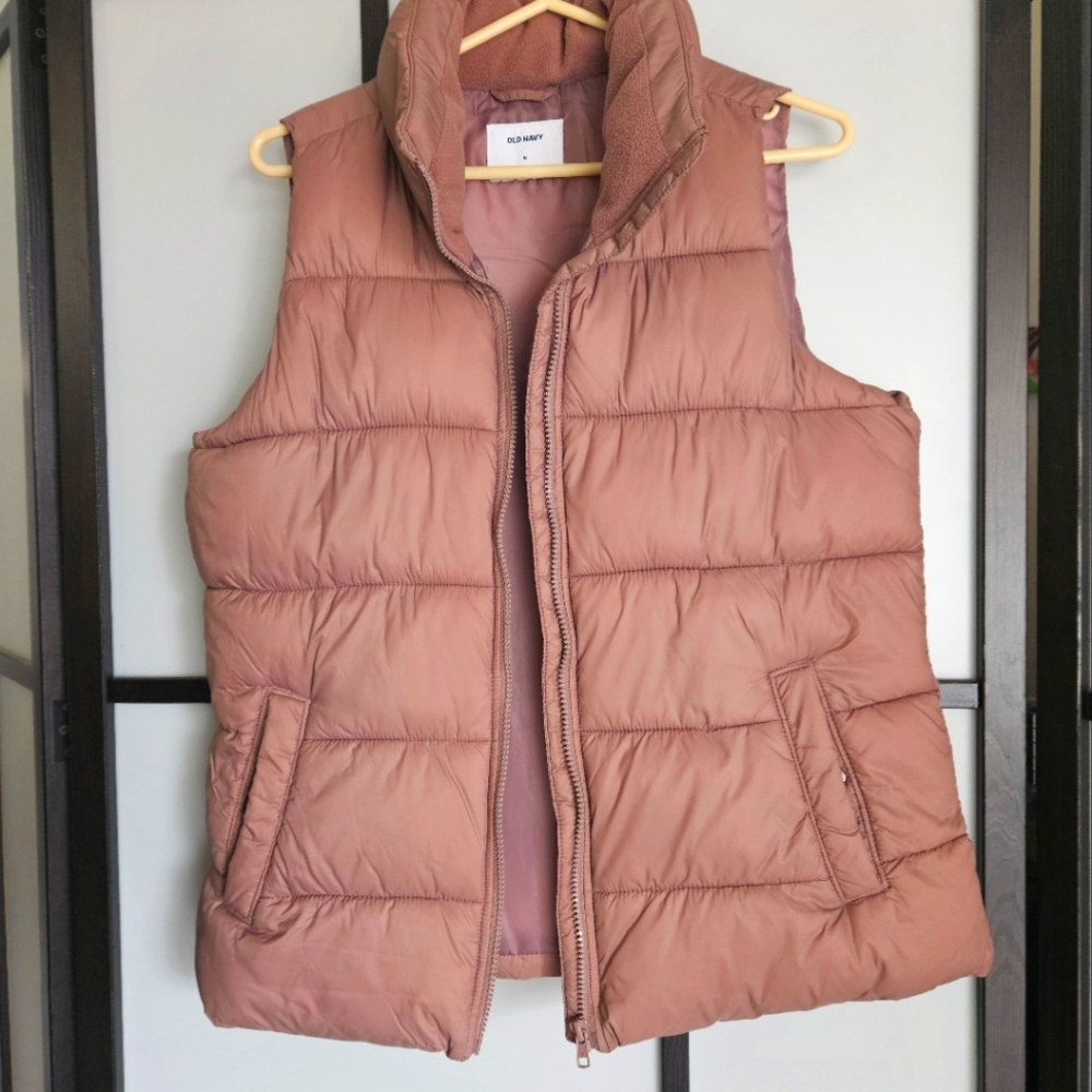 Old Navy Winter Vest women size Medium Beige